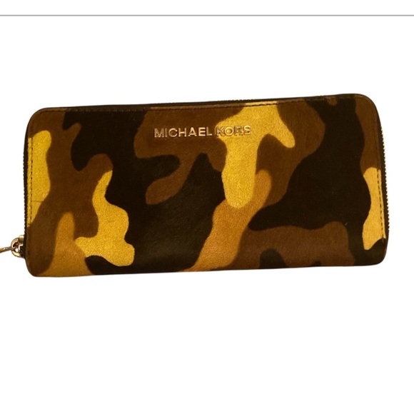 Michael Kors Camouflage Zip-Around Wallet - Picture 1 of 6